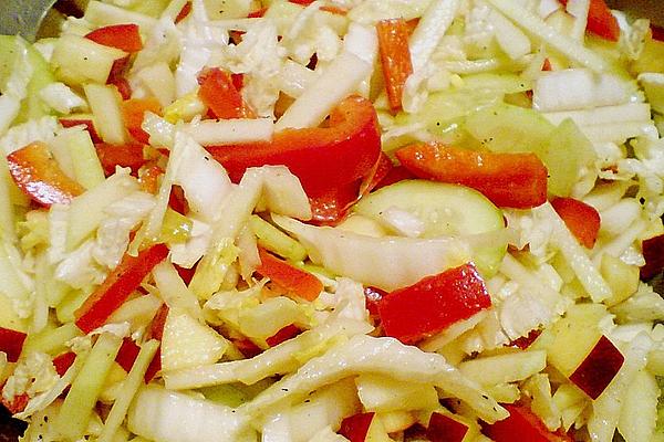 Salad with Kohlrabi, Cucumber and Bell Pepper