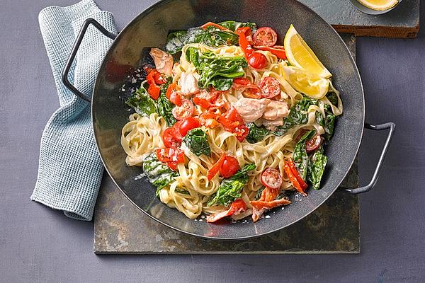 Salmon and Spinach Pan with Tagliatelle