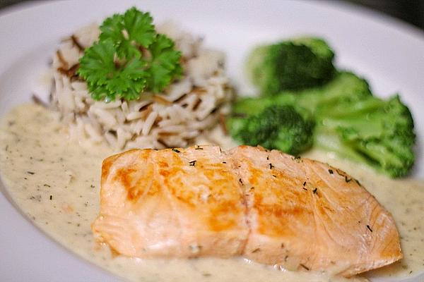 Salmon Fillet with Dill and White Wine Sauce