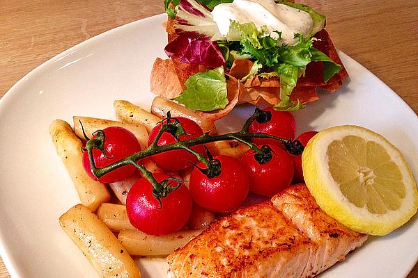 Salmon Fillets with Fried Asparagus-tomato-vegetables and Salad with Dill Crème Fraîche in Filo Basket