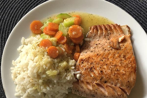 Salmon with Carrot-zucchini Sauce and Rice