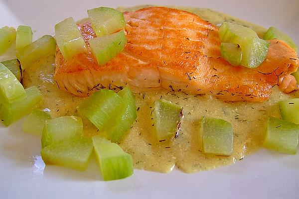 Salmon with Dill Sauce and Cucumber