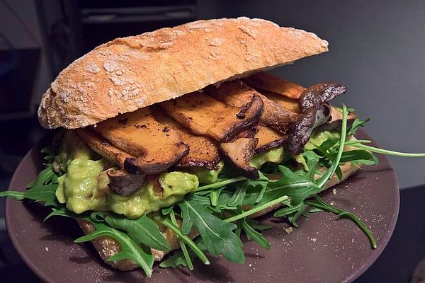Sandwich with King Oyster Mushrooms and Guacamole