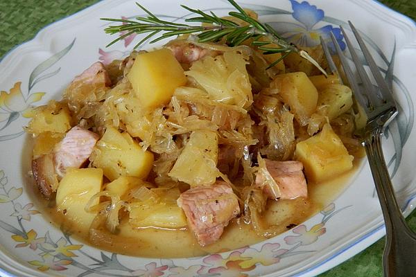 Sauerkraut – Kasseler – Potato – Pan with Pineapple