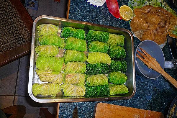 Savoy Cabbage Rolls with Lentil Filling