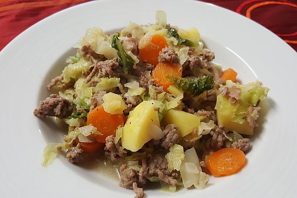 Savoy Cabbage Stew with Minced Meat