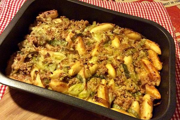 Schupfnoodle Casserole with Leek and Soy Mince