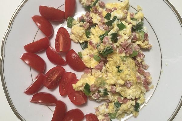Scrambled Eggs with Spring Onions, Cheese and Ham