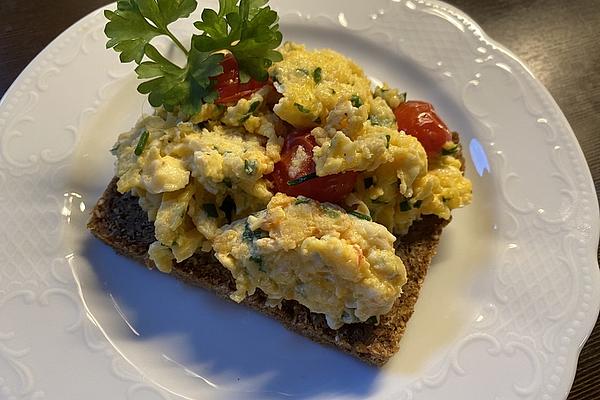 Scrambled Eggs with Tomatoes and Chives