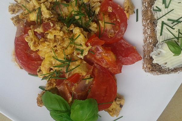 Scrambled Eggs with Tomatoes, Basil and Bacon