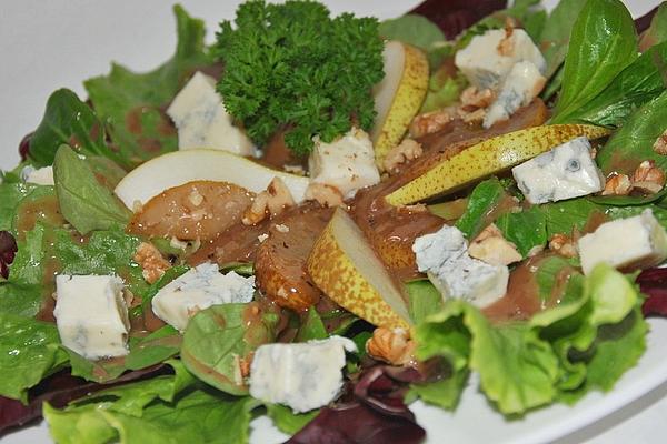 Seasonal Salad with Caramel Pears and Roquefort