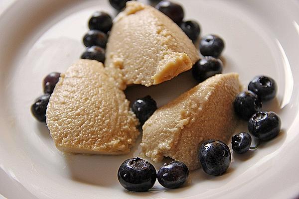 Sesame Pudding with Fruits