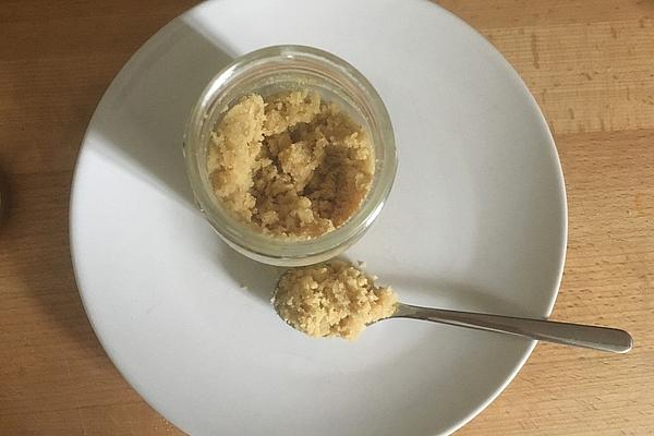 Simple Almond Butter Made from Roasted Almonds