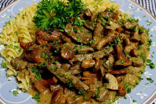 Sliced ​​beef with Chanterelles