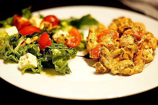 Sliced ​​chicken with Mushrooms and Tomatoes