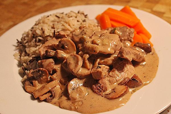 Sliced ​​meat in Cream Cheese Sauce with Mushrooms and Spring Onions
