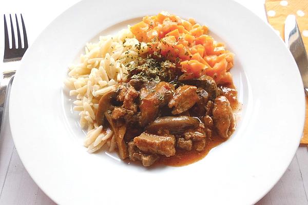 Sliced ​​meat in Mushroom Cream Sauce