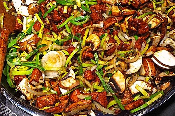 Sliced ​​meat with Leek and Mushrooms