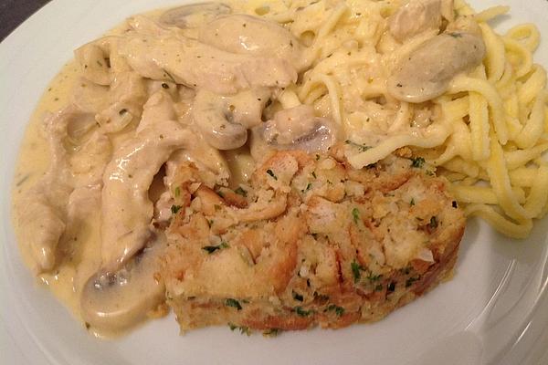 Sliced ​​turkey with Cream Sauce, Mushrooms and Egg Spaetzle