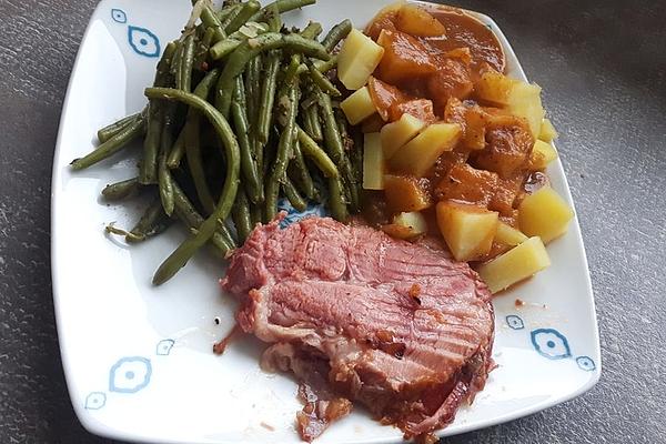 Smoked Pork from Oven with Green Beans