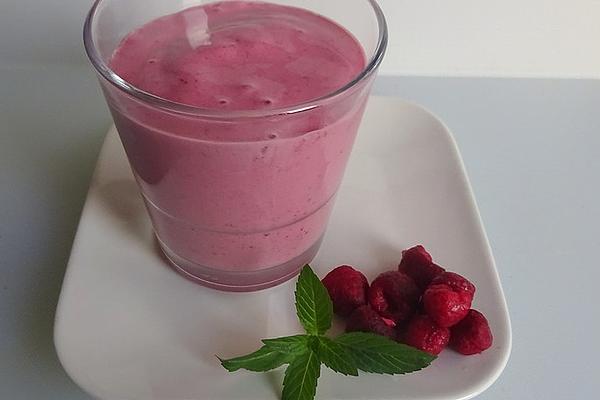 Smoothie with Banana, Raspberries and Hint Of Vanilla
