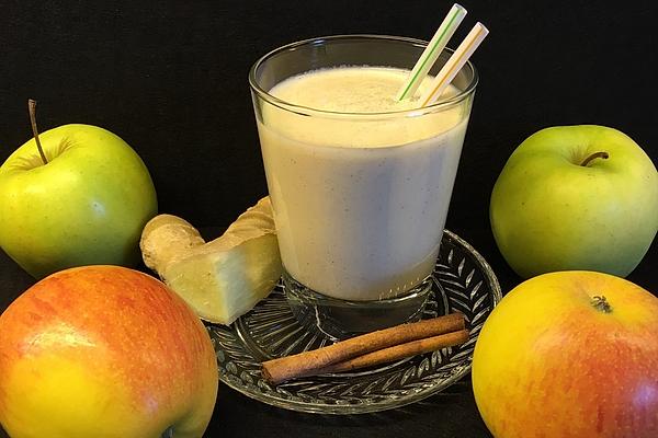 Smoothie with Kefir, Apple and Ginger