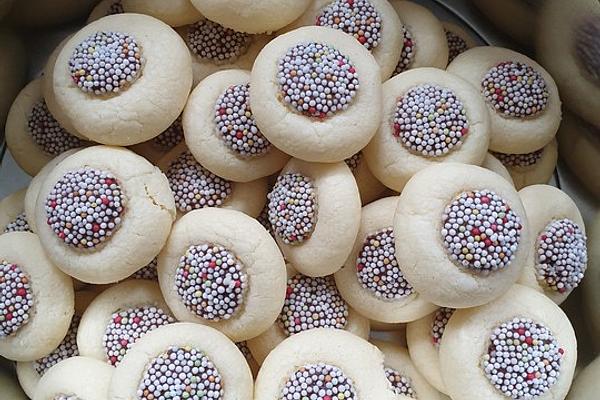Snow Cookies with Chocolate Cookies