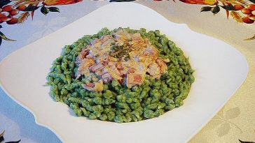 Spinach Sparrows with Ham and Cream Sauce