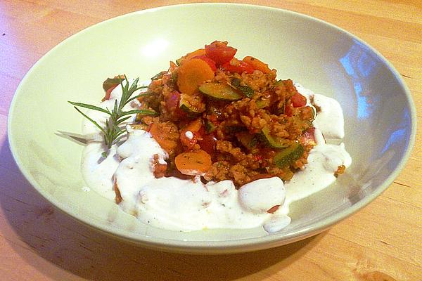 Soy Schnetzel Pan with Vegetables and Yogurt Dip