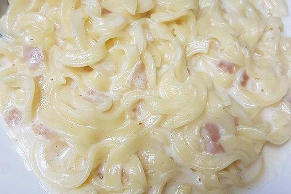 Spaetzle in Cheese Sauce with Ham