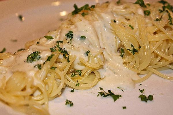 Spagetti with Tre Formaggi Sauce