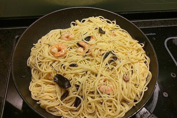 Spaghetti Aglio Olio with Herbs