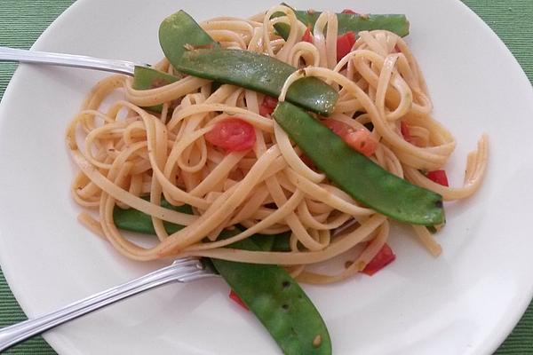 Spaghetti Alio Olio with Tomatoes and Snow Peas