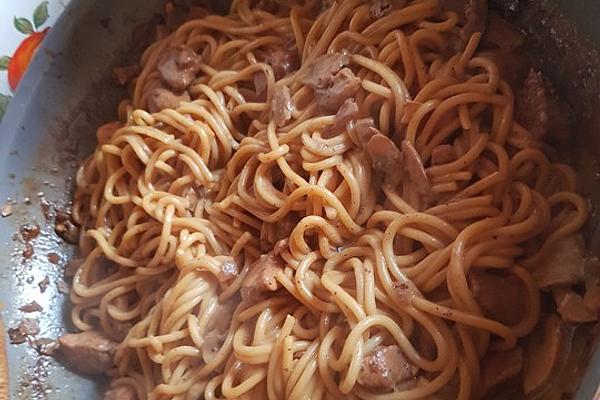 Spaghetti in Creamy Mushrooms with Chicken