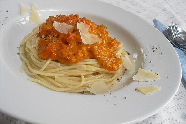 Spaghetti with Paprika and Ham Sauce