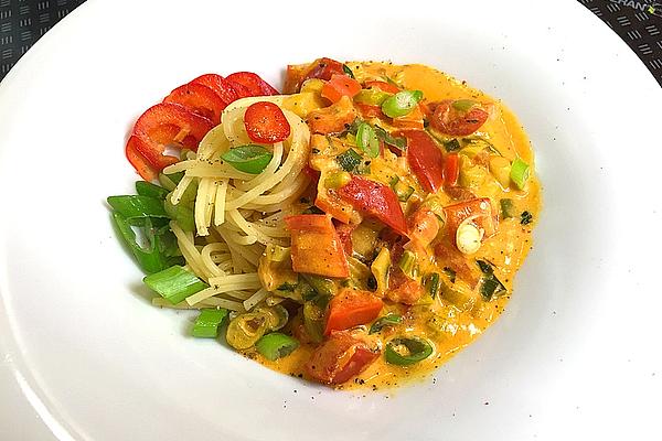 Spaghetti in Creamy Paprika – Tomato – Spring Onion Sauce