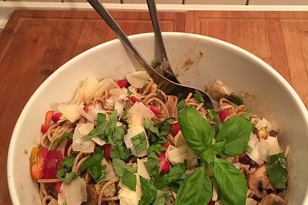 Spaghetti Salad with Avocado, Cherry Date Tomato, Bell Pepper, Mushrooms, Avocado