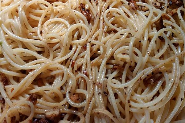 Spaghetti with Anchovies, Walnuts and Parmesan