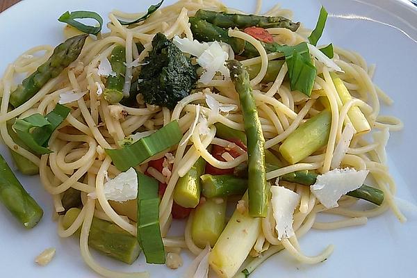 Spaghetti with Asparagus and Wild Garlic