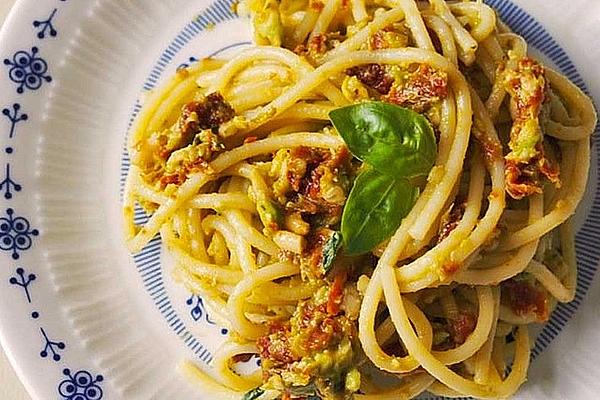 Spaghetti with Avocado Pesto