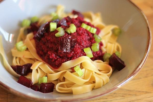 Spaghetti with Beetroot Sauce