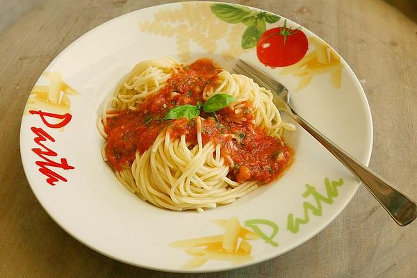 Spaghetti with Cold Tomato and Basil Sauce