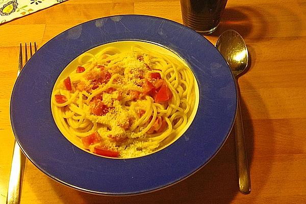 Spaghetti with Cold Tomato and Mozzarella Sauce