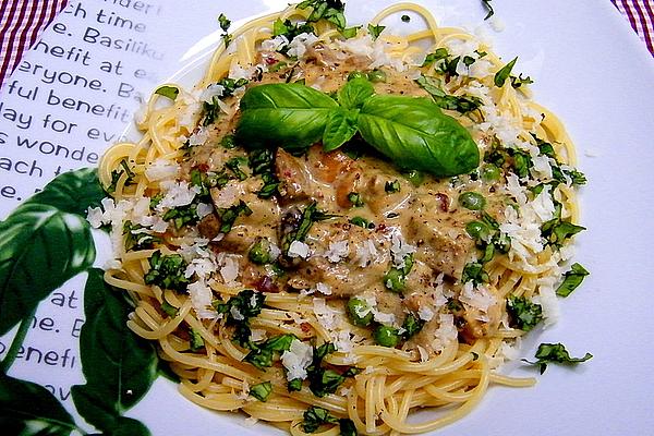 Spaghetti with Creamy Chanterelle and Pea Sauce