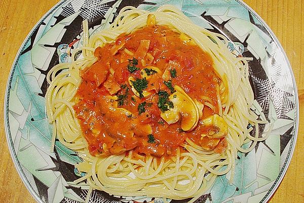 Spaghetti with Fine Tomato – Ham – Cream – Sauce