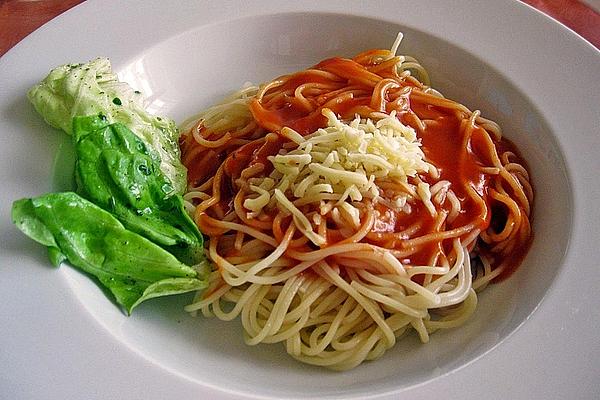 Spaghetti with Fruity and Hot Tomato Sauce