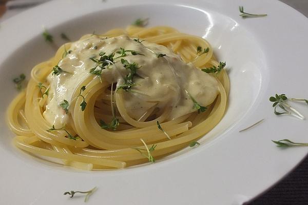 Spaghetti with Garlic Cheese Sauce