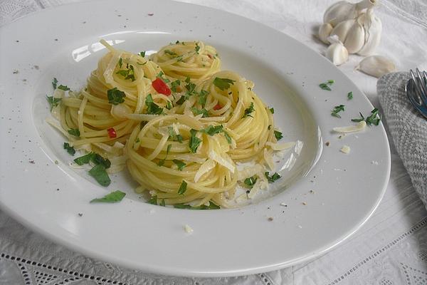 Spaghetti with Garlic, Oil and Pepper