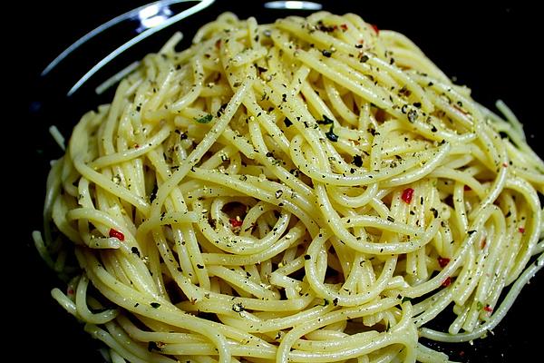 Spaghetti with Garlic Oil Sauce