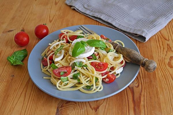 Spaghetti with Goat Cheese and Cherry Tomatoes